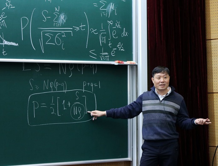 GS Vũ Hà Văn diễn thuyết tại Viện toán học (Viện hàn lâm khoa học và công nghệ Việt Nam) vào tháng 3/2021 | Ảnh: VinBigdata