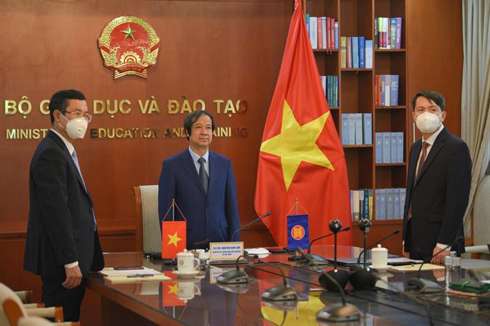Bộ trưởng Bộ GDĐT Việt Nam Nguyễn Kim Sơn và lãnh đạo Bộ GDĐT tại lễ tiếp nhận vai trò Chủ tịch kênh Giáo dục ASEAN nhiệm kỳ 2022-2023 được tổ chức theo hình thức trực tuyến