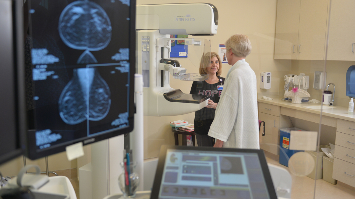 Công nghệ chụp cắt lớp tuyến vú kỹ thuật số (Digital breast tomosynthesis), tên chính thức của chụp quang tuyến vú 3D, hiện đang được sử dụng rộng rãi ở Mỹ. Ảnh: elcaminohealth