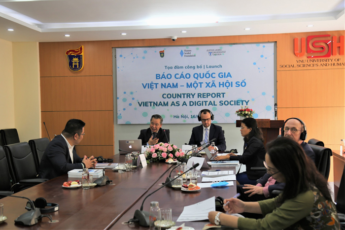 Toàn cảnh buổi tọa đàm công bố Báo cáo quốc gia Việt Nam - Một xã hội số. 