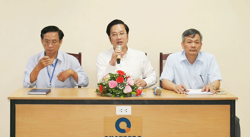 Ông Hà Minh Hiệp, ông Trần Quý Giầu và ông Trương Thanh Sơn thảo luận cùng các đơn vị 