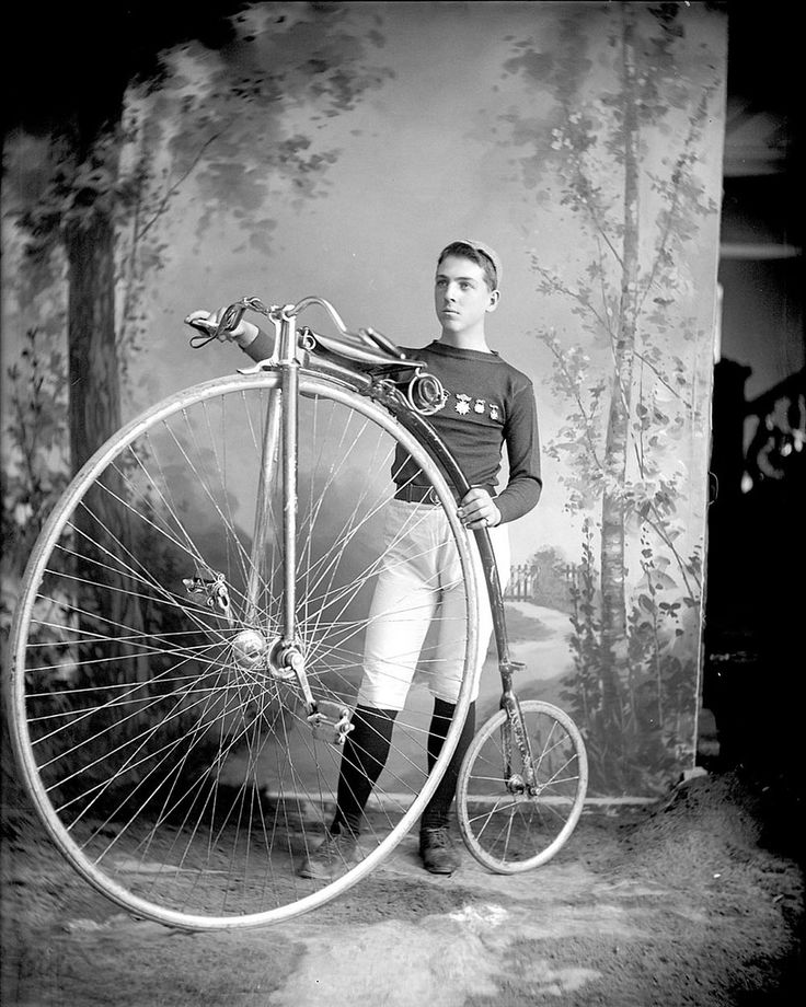 Một thiết kế xe đạp phổ biến vào năm 1870 với bánh xe phía trước lớn được những chàng trai thích cảm giác mạnh ủng hộ, nhiều người trong số họ đã tham gia các cuộc đua xe này tại các câu lạc bộ xe đạp mới thành lập trên khắp châu Âu; thế nhưng nó không phù hợp với hầu hết người dùng.