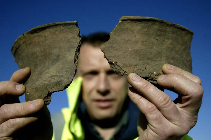 Những mảnh gốm thời kỳ đồ đá mới được phục hồi từ một địa điểm khảo cổ ở Northumberland vào năm 2005.Tín dụng...Owen Humphreys 