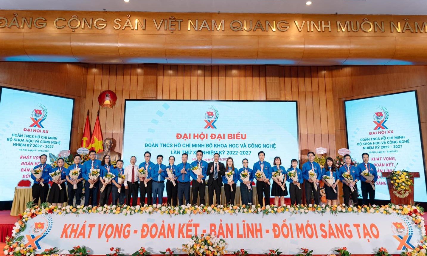 18 đồng chí Ban Chấp hành Đoàn Thanh niên Bộ KH&CN khóa XX, nhiệm kỳ 2022–2027 ra mắt Đại hội. 