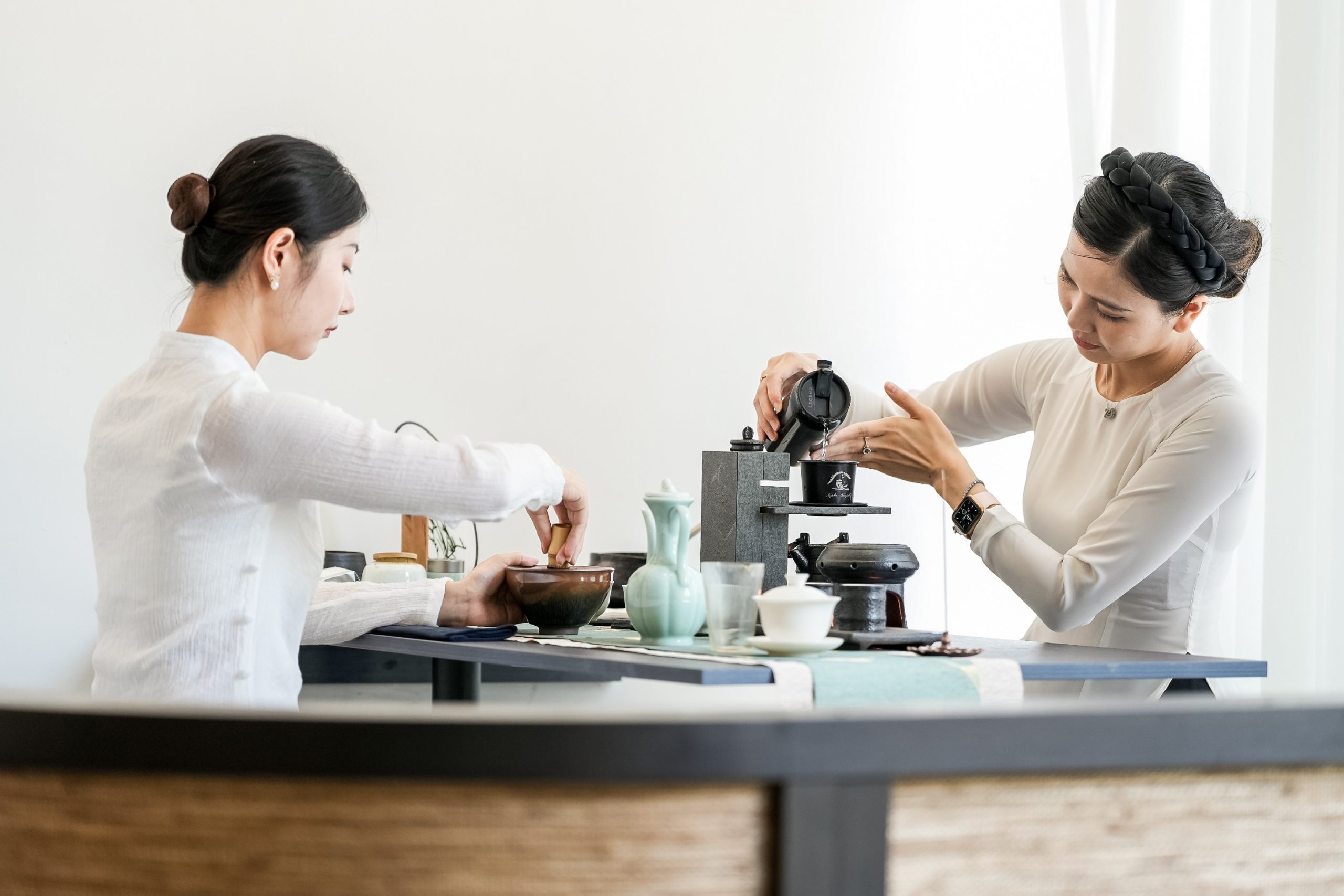 Người yêu cà phê tại Thượng Hải thích thú khám phá nghệ thuật trình diễn Thiền cà phê – một sản phẩm cà phê văn hóa, cà phê nghệ thuật do Trung Nguyên Legend sáng tạo nên
