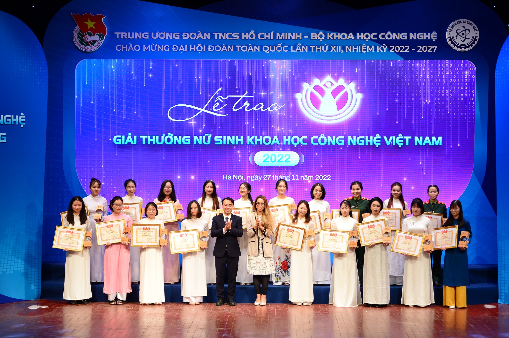 20 nữ sinh tiêu biểu nhận giải thưởng Nữ sinh KH&CN Việt Nam năm 2022. Nguồn: Trung tâm Phát triển Khoa học, Công nghệ và Tài năng trẻ