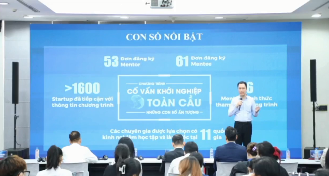 Ông Phạm Dũng Nam, Giám đốc Văn phòng đề án 844, giới thiệu về chương trình cố vấn khởi nghiệp toàn cầu mùa 1. Ảnh chụp màn hình
