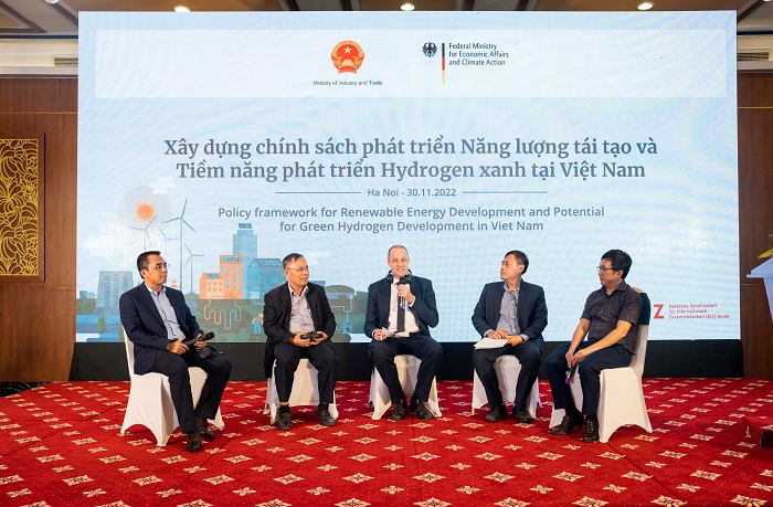 Các chuyên gia Việt Nam và Đức chia sẻ nhận định về tiềm năng phát triển hydrogen xanh tại Việt Nam. Ảnh: BTC
