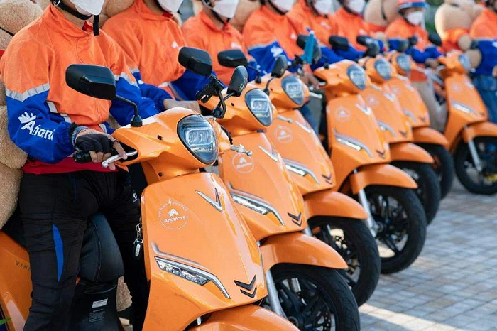Công ty logistics AhaMove đã giới thiệu đội xe 150 xe máy điện VinFast tại Đà Nẵng vào tháng 9/2022. Ảnh: AHAMOVE