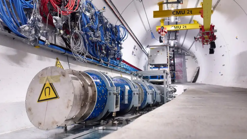 Máy dò hạt FASER trong máy gia tốc hạt lớn (LHC). Ảnh: CERN