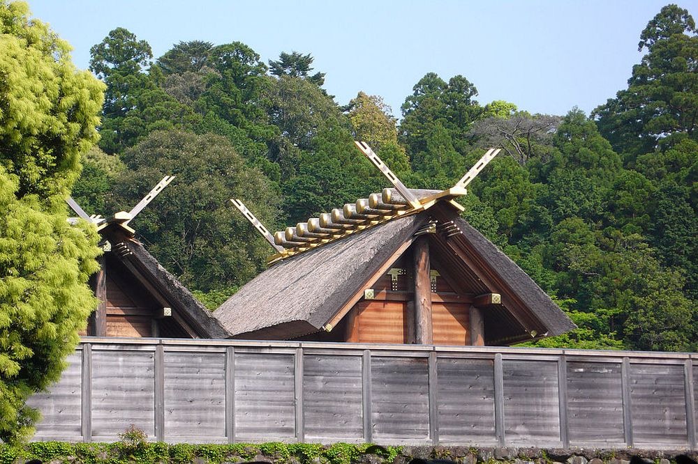 Công chúng không được tiếp cận những đền thờ được che chắn bởi bốn hàng rào gỗ cao trong khu vực Nội cung. Ảnh: N Yotarou/Wikimedia