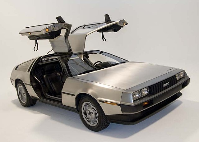 Chiếc xe đã xuất hiện trong loạt phim nổi tiếng Back to the Future dưới dạng một cỗ máy thời gian.