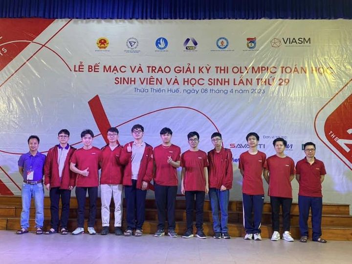 Đội ĐH Bách khoa Hà Nội giành 7 giải Nhất, 3 giải Nhì, trong đó có một sinh viên đạt điểm tuyệt đối 30/30 ở môn Giải tích.