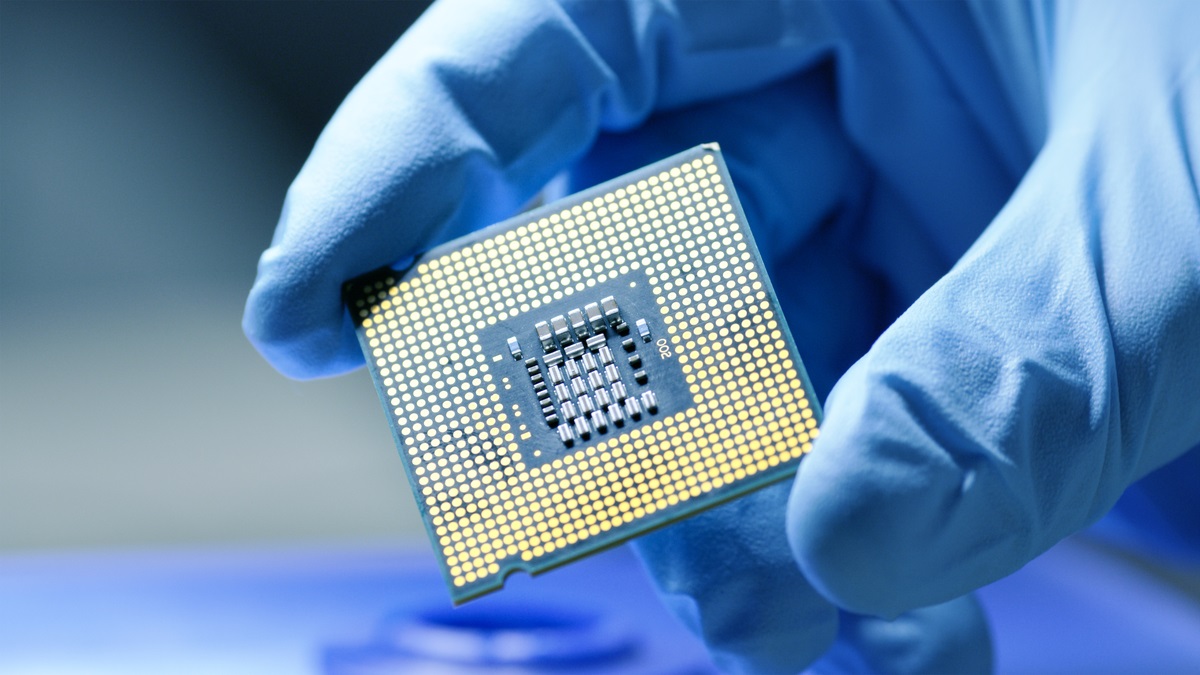 Chip bán dẫn được xem là "xương sống" của kỷ nguyên công nghệ