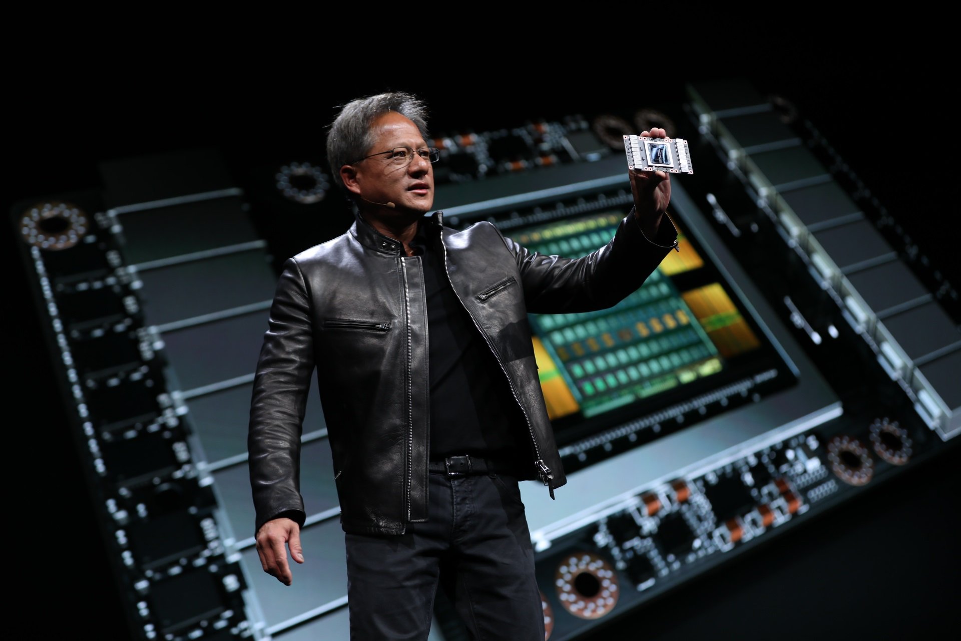 Ông Jensen Huang, CEO của NVIDIA, giới thiệu một giải pháp mới.