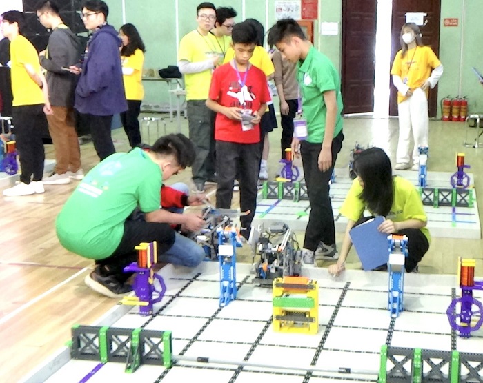 Lang Chanh: Đội tuyển của huyện Lang Chánh (Thanh Hóa) tại Giải vô địch Robotics VEX IQ toàn quốc 2023, tháng 2/2023. Ảnh: ĐHS