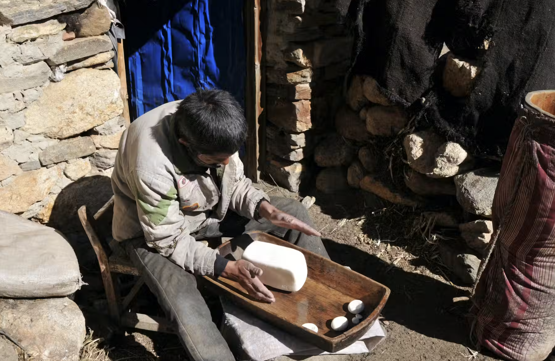 Ngày nay, sữa vẫn đóng một vai trò quan trọng trong đời sống văn hoá của người Tây Tạng. Ảnh: Li Tang