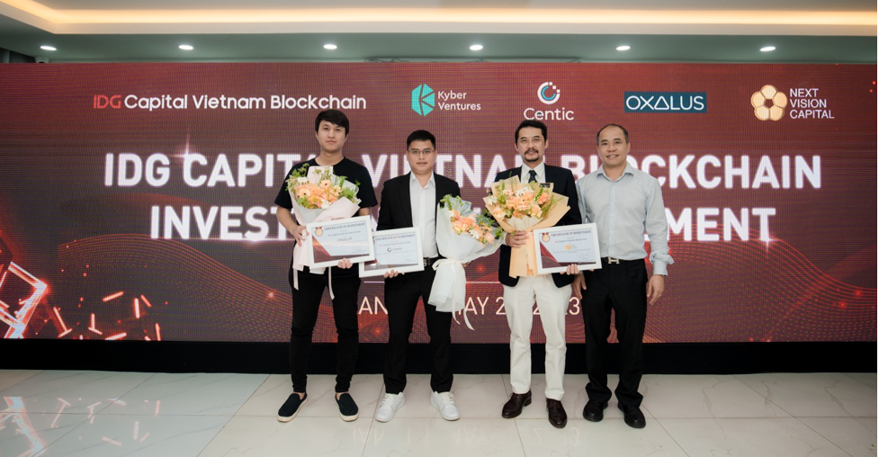 Lần lượt từ trái sang phải, 3 dự án khởi nghiệp được quỹ IDG Captial Vietnam Blockchain đầu tư là Oxalus, Centic và Next Vision Capital. Ảnh: Nhung Bùi