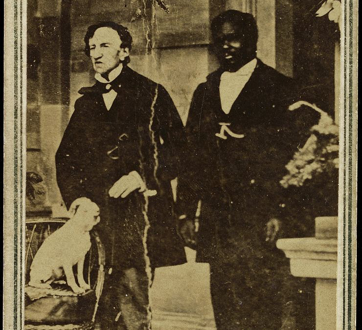 Barry (trái) với người hầu John, và con chó Psyche, khoảng năm 1862, ở Jamaica. Nguồn: wikipedia