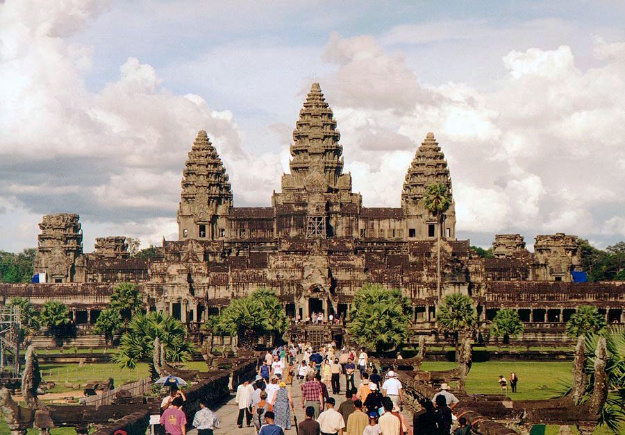 Angkor Wat là điểm đến hấp dẫn du khách nhất, biểu tượng của đất nước Cambodia. Ảnh: Manfred Werner