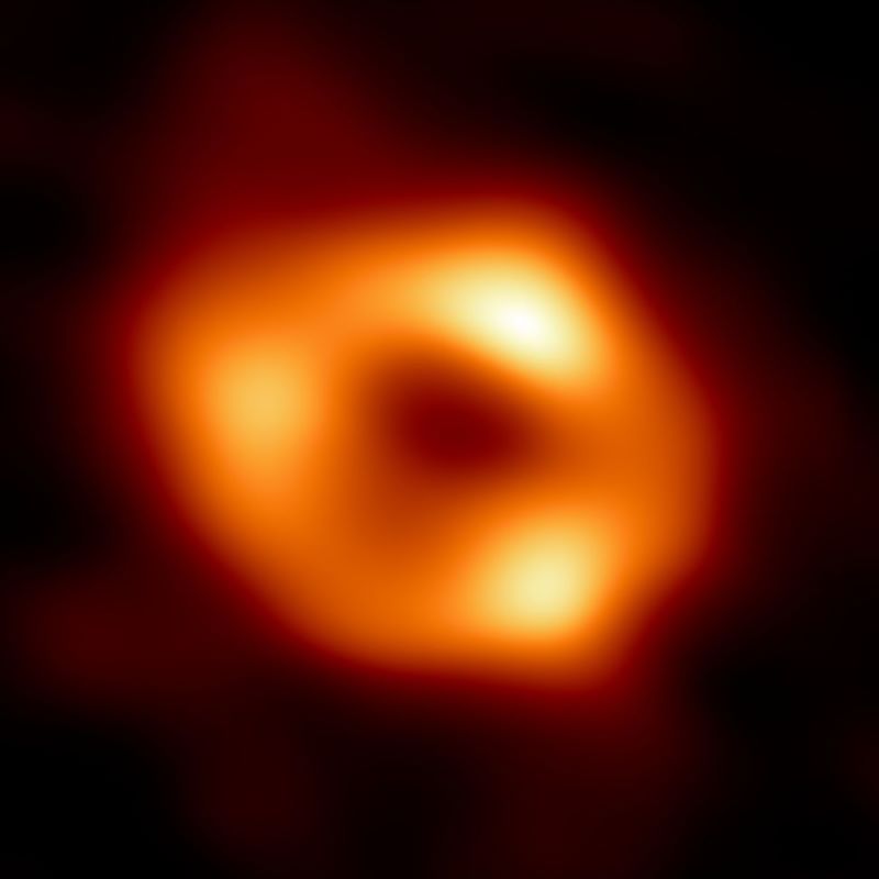  Một bức ảnh lỗ đen Sagittarius A* ở lõi thiên hà của chúng ta, chụp bằng kính viễn vọng Event Horizon. Ảnh: EHT Collaboration