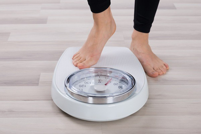 Các nhà phê bình cho rằng chỉ số BMI duy trì các quan niệm sai lầm về cân nặng khi gộp chung các cá nhân vào những hạng mục tùy tiện. Ảnh: vinmec.com