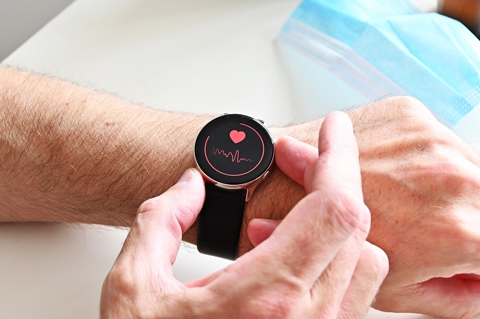 Đồng hồ thông minh theo dõi sức khỏe của người đeo. Ảnh minh họa: Unsplash
