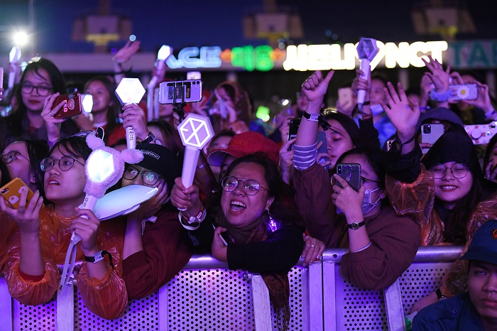 Người hâm mộ tại sự kiện Đại nhạc hội “2020 K-Pop Super Concert”, Sân vận động Quốc gia Mỹ Đình, Hà Nội, tối 11/1/2020. Nguồn: VNN