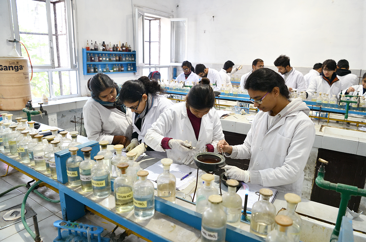 Chính phủ đặt tham vọng cơ chế quỹ mới này sẽ thúc đẩy nghiên cứu khoa học trong các cơ sở nghiên cứu, đào tạo như Đại học New Delhi, đại học lâu đời thành lập từ năm 1922. Ảnh: Getty images