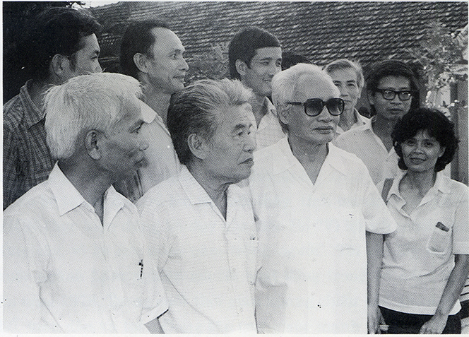 Thủ tướng Phạm Văn Đồng thăm Viện Toán học năm 1986, ảnh từ trái sang: GS. Hoàng Tụy, GS. Tạ Quang Bửu, Thủ tướng Phạm Văn Đồng, GS. Hoàng Xuân Sính