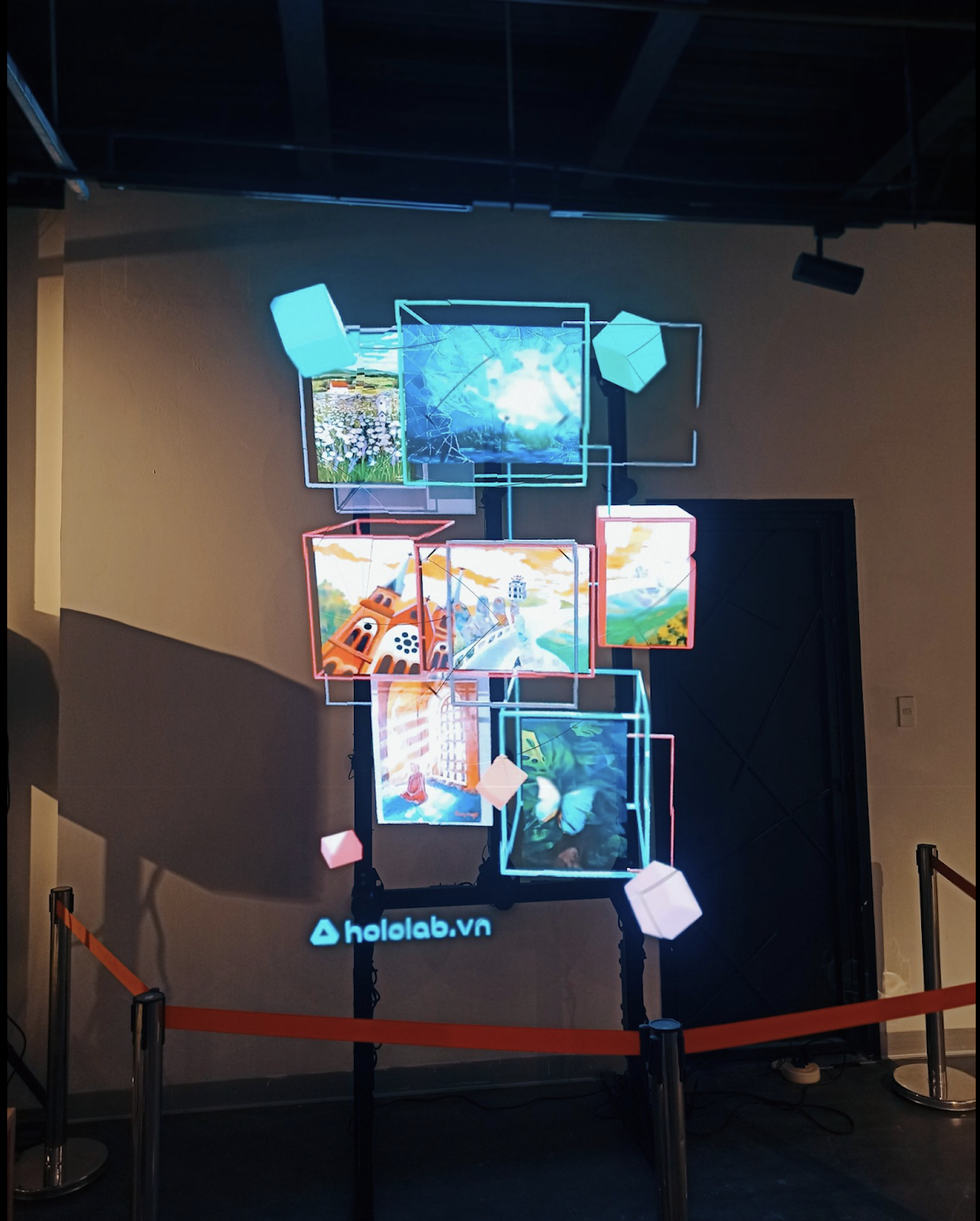 Hololab ứng dụng công nghệ Hologram 3D trong triển lãm Tìm về 2022 với chủ đề “Những sợi chỉ muôn màu”.