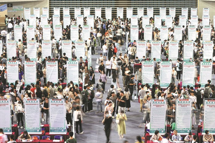 Hội chợ việc làm dành cho sinh viên tốt nghiệp đại học tại Trung tâm Thể thao Hợp Phì, tỉnh An Huy vào ngày 29/5/2023. Nguồn: China Daily