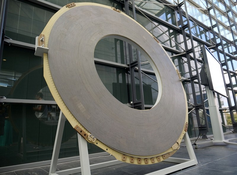 Một cuộn dây siêu dẫn tạo thành nam châm khổng lồ có từ trường 11,7T để tạo máy quyét MRI mạnh nhất thế giới, dùng để chụp ảnh não người tại Trung tâm nghiên cứu hạt nhân CEA Saclay, Pháp. Ảnh: Reuters, 2019