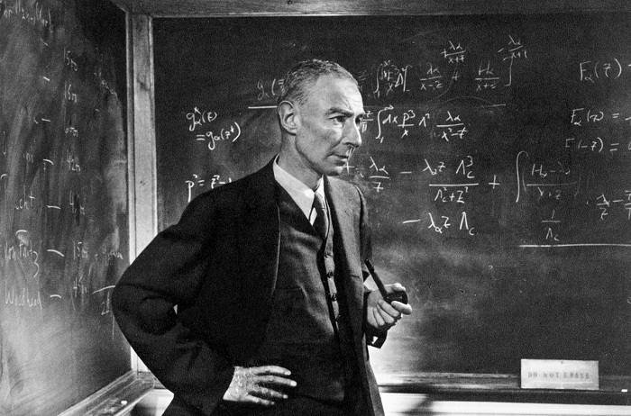 Sau Thế chiến II, J. Robert Oppenheimer trở thành giám đốc Viện Nghiên cứu Cao cấp (Mỹ). Ảnh: Science