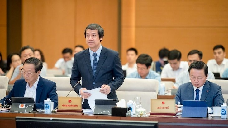 Bộ trưởng Bộ Giáo dục và đào tạo Nguyễn Kim Sơn phát biểu tại phiên giám sát.