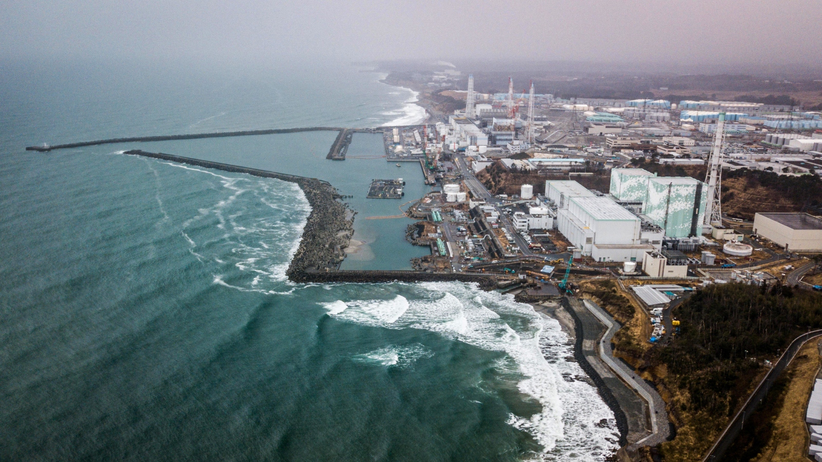 Nhật Bản bắt đầu xả nước nhiễm phóng xạ từ Fukushima ra biển. Nguồn: Livescience, Techtimes