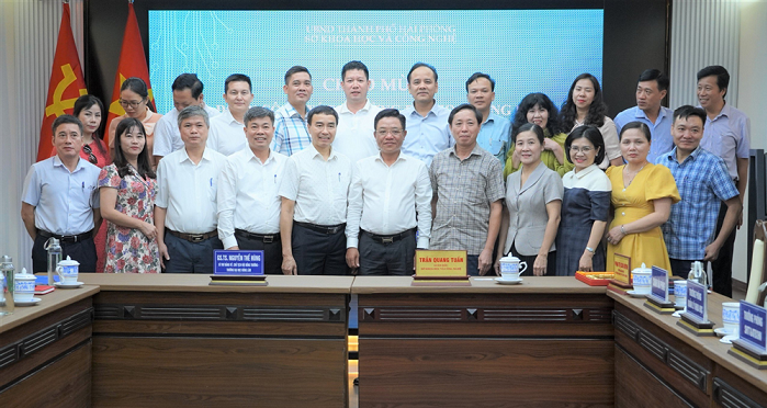 Các đại biểu trong buổi công tác giữa Hải Phòng và Thái Nguyên. Ảnh: An Nhiên/HPSTIC