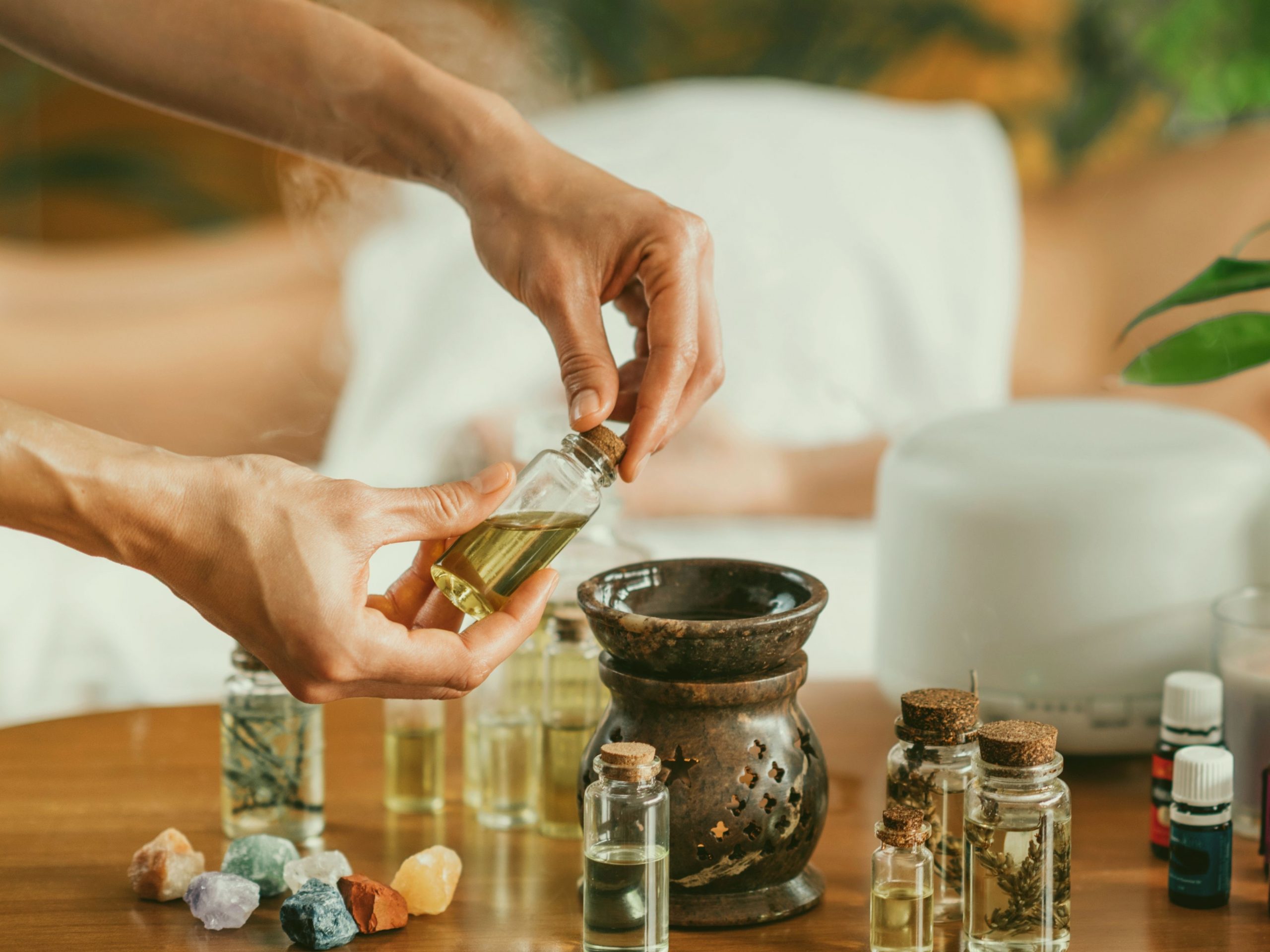 Ayurveda là một dạng y học cổ truyền có thể tích hợp liệu pháp mùi hương. Nó phổ biến ở Nam Á.