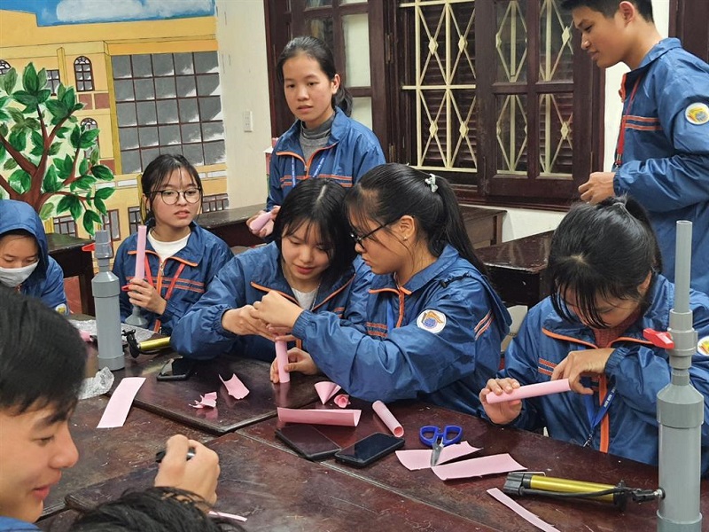 CLB STEM cung cấp không chỉ kiến thức mà còn cơ hội và hỗ trợ cho học sinh tham gia nghiên cứu. Trong ảnh: CLB STEM ở Trường THPT chuyên Lê Hồng Phong, TP Nam Định, được thành lập từ năm 2019. Nguồn: thpt-lehongphong-nd.edu.vn