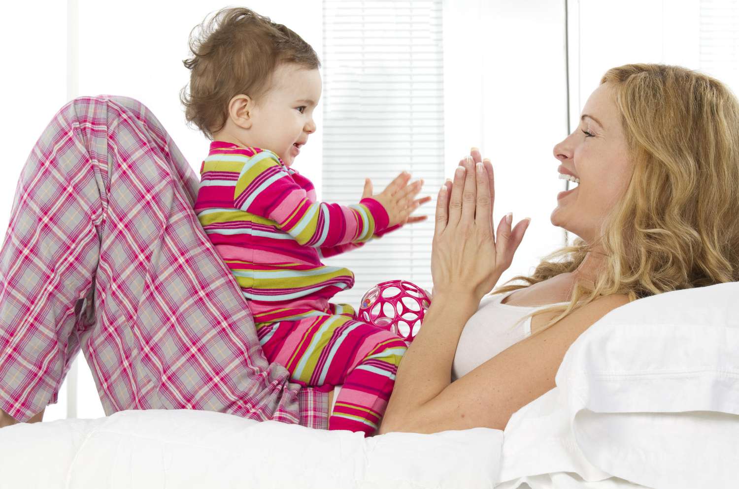 Mức độ nhạy cảm trong tương tác của người mẹ là một thước đo cho khả năng bắt chước của đứa trẻ. Ảnh: Parents