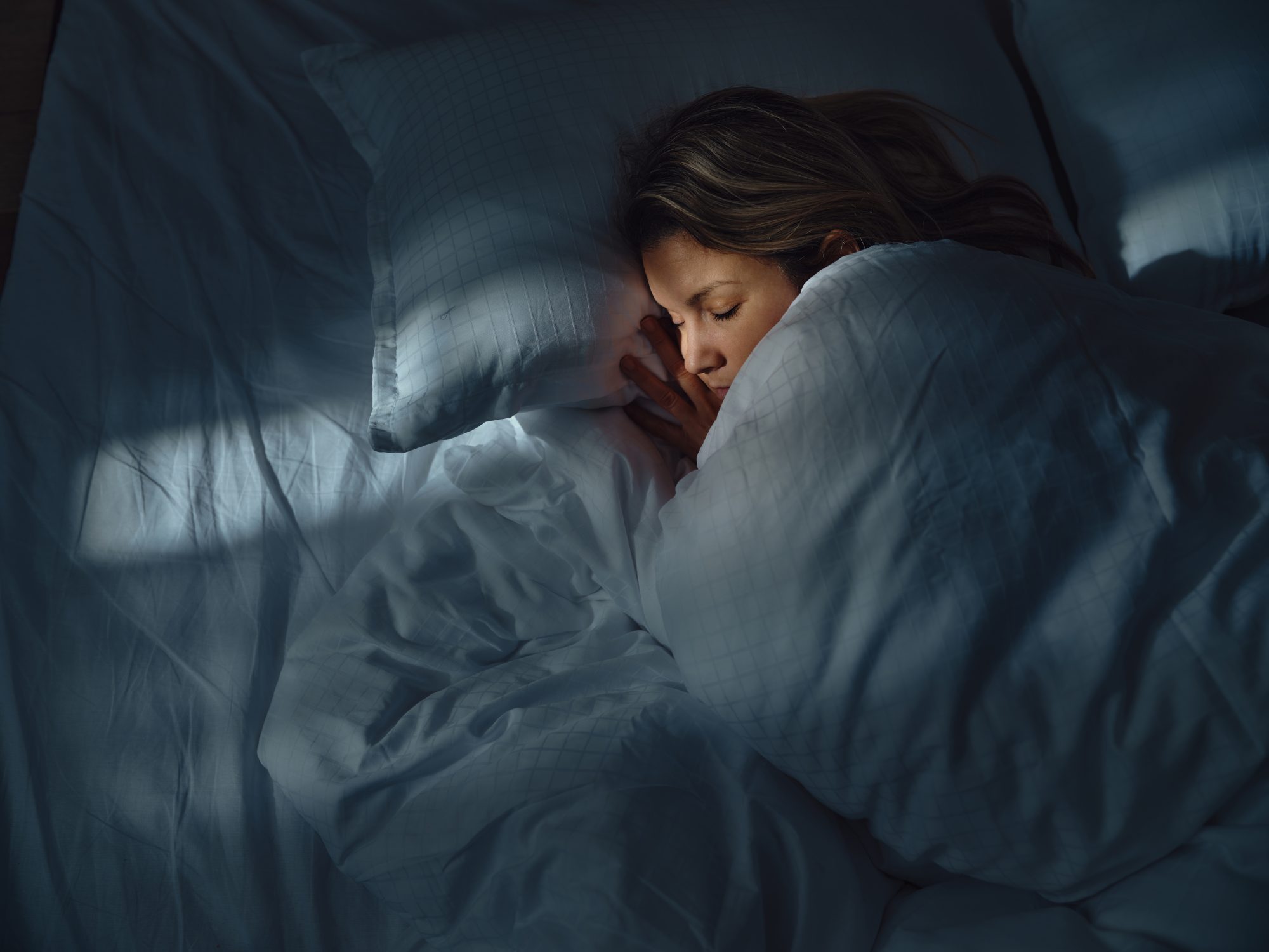 Một giấc ngủ sâu từ 7 đến 9 tiếng mỗi đêm có tác động đáng kể đến sức khỏe tinh thần. Ảnh: Internet