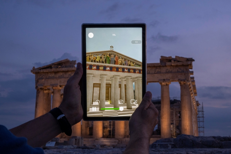 Hình ảnh ngôi đền Parthenon hiện ra khi dùng ứng dụng Chronos. Ảnh: Petros Giannakouris