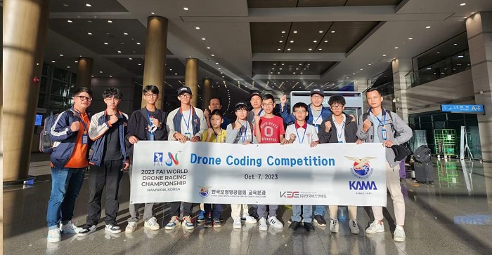 Đội tuyển Việt Nam tham dự cuộc thi “Lập trình Drone quốc tế 2023” . Ảnh: S3