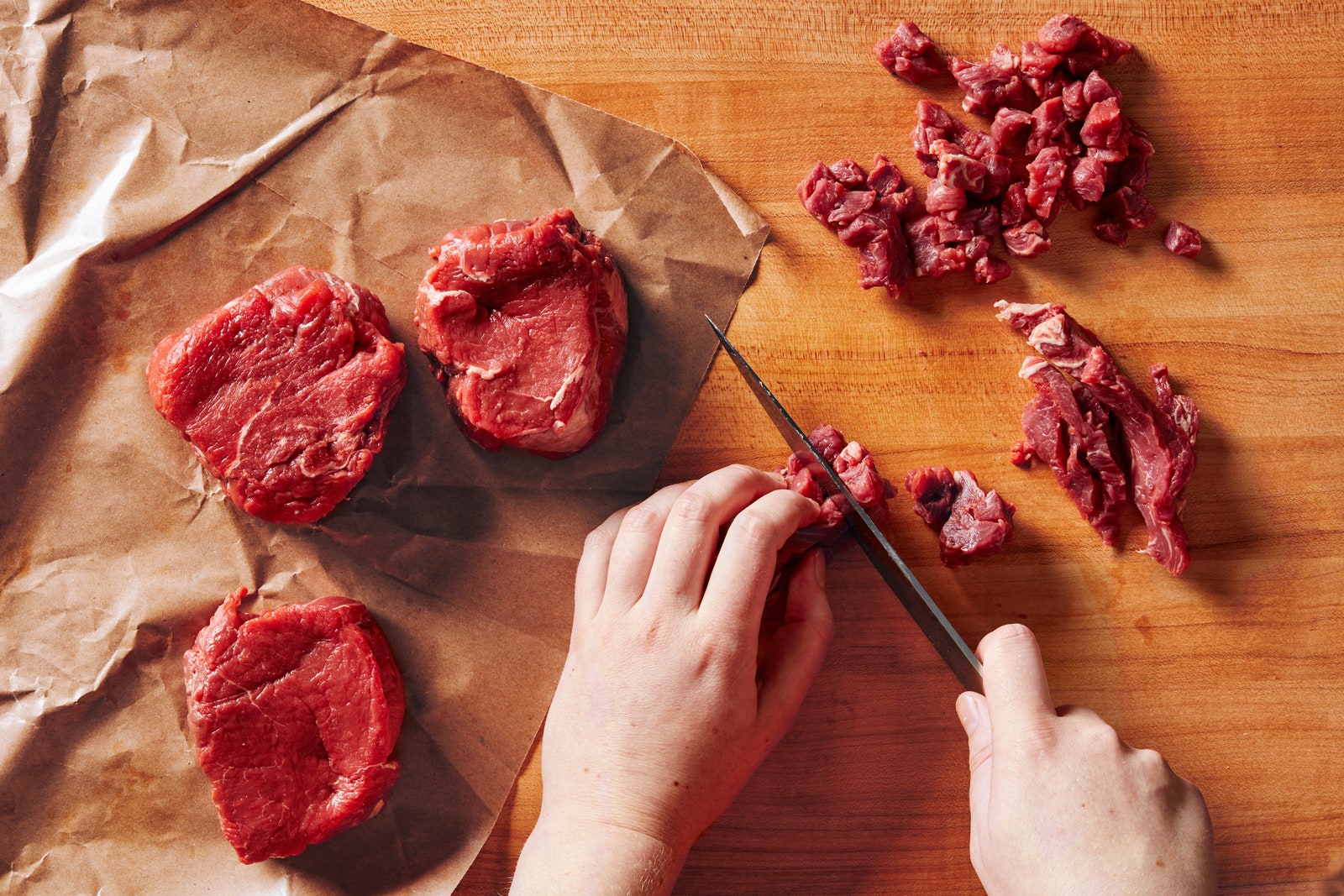 Các loại thịt đỏ là một phần khó có thể thiếu trong bữa ăn của mọi người. Ảnh: Epicurious