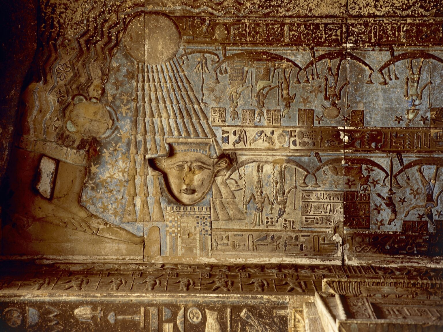 Nữ thần Nut đại diện cho bầu trời trong tín ngưỡng của người Ai Cập cổ đại, hình ảnh trên trần một ngôi đền. Nguồn: DeAgostini