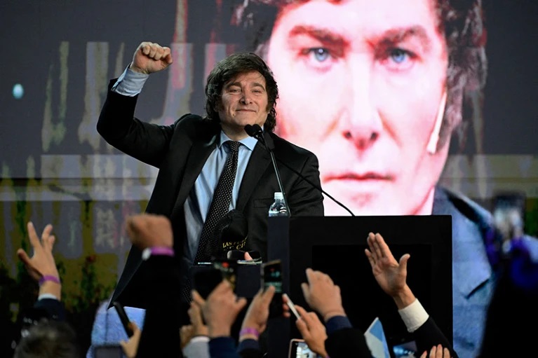 Ứng cử viên Javier Milei trong một cuộc vận động tranh cử. Nguồn: AFP via Getty