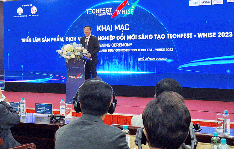 Chủ tịch UBND TPHCM Phan Văn Mãi phát biểu khai mạc TECHFEST - WHISE 2023.  Ảnh: KA