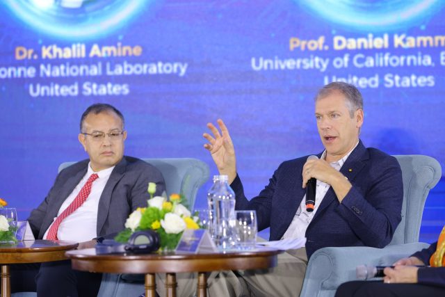 GS. Daniel Kammen phát biểu tại Tọa đàm Khoa học và Cuộc sống trong khuôn khổ Tuần lễ Khoa học Công nghệ VinFuture 2022