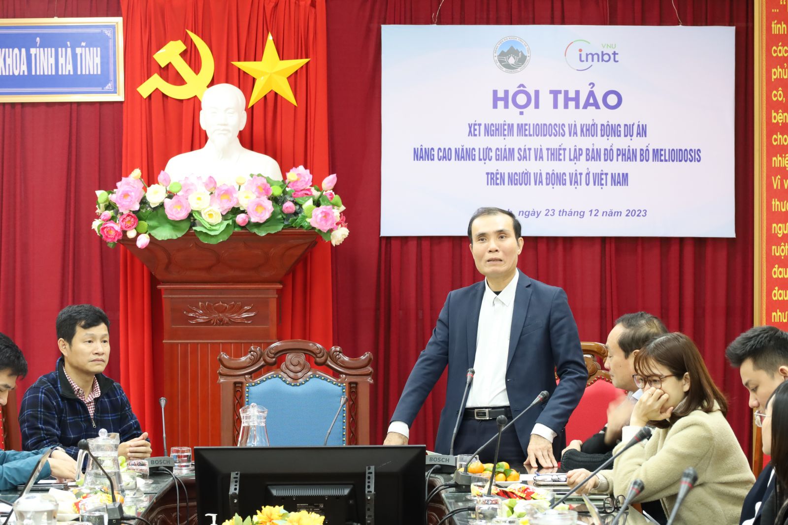 TS Lê Văn Dũng, Phó Giám đốc BVĐK tỉnh Hà Tĩnh phát biểu tại hội thảo