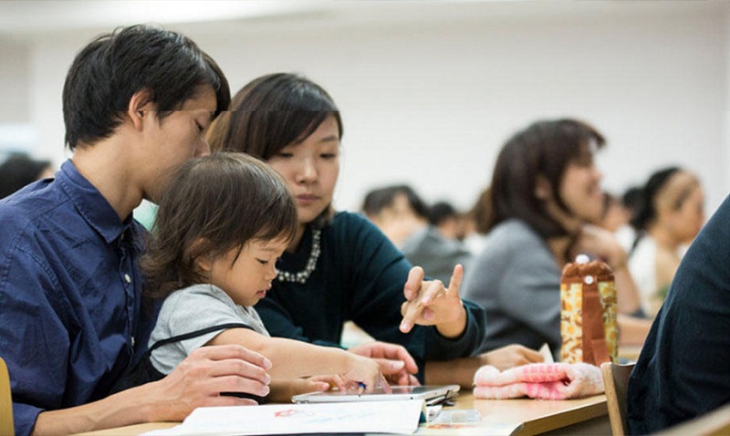 Xác định tham gia đổi mới nhà trường là một quyền của phụ huynh, một số trường học tại Nhật Bản mỗi học kì đã tổ chức khoảng 70-80% phụ huynh “tham gia vào việc học” ở tất cả các lớp. Ảnh minh họa: INT